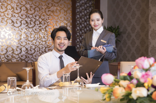 酒店餐飲服務(wù) 點(diǎn)菜環(huán)節(jié)的藝術(shù)與效率